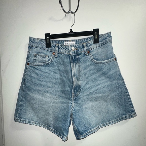 Zara Pants - Zara TRF High Waisted Mom Fit Demin Shorts
